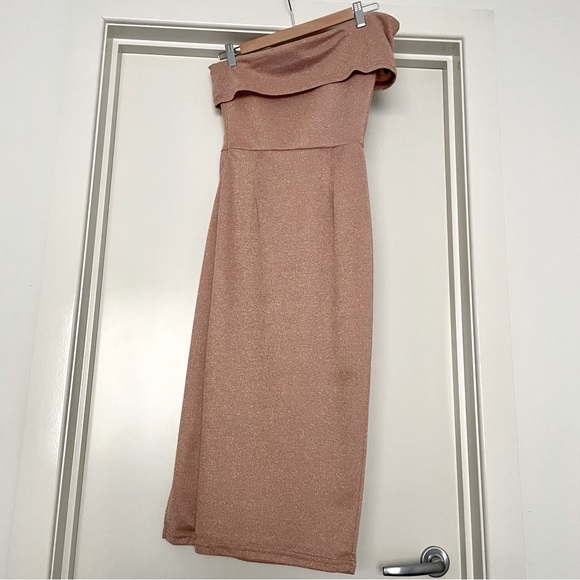 HOST PICK⭐️SNDYS NWOT ✨ Rose Gold Bodycon Dress - Picture 2 of 7